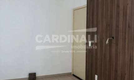 Apartamento com ótima localização, próximo a escola e creche.