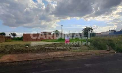 Terreno comercial, com excelente localização, próximo a supermercados e escolas.