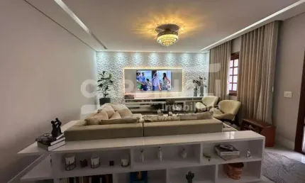 Sobrado com 4 quartos e 5 banheiros à venda, 390 m² por R$ 1.600.000. Próximo a Puc I.