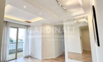 Vende Apartamento totalmente reformado com 2 dormitórios, pronto para morar! Próximo a lagoa do Taquaral.