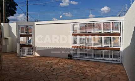 Casa com 3 quartos para alugar na Rua Primo Torquato, Casa, 391, Jardim Tinen, Araraquara