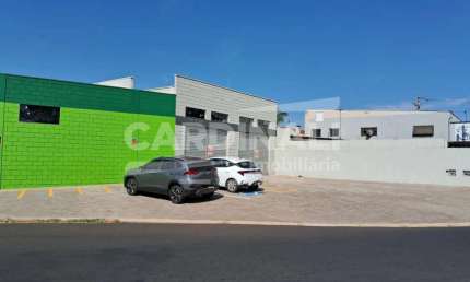 Salão comercial novo, com localização espetacular, pronto para seu novo comércio.