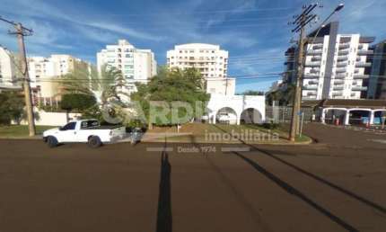 Condomínio Fechado de alta segurança, conforto e valorização, de frente com o Shopping.