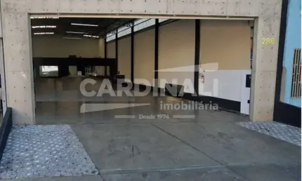 Barracão comercial - Excelente localização - Estacionamento para clientes