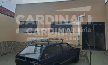 Prédio comercial com 04 salas e demais dependências, com ótima localização.