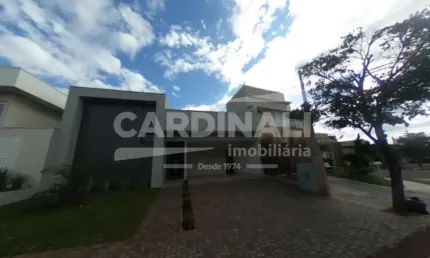 Casa nova em condomínio, com área de lazer completo, 03 suítes.