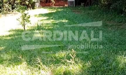 casa de dois dormitórios em chácara .......................