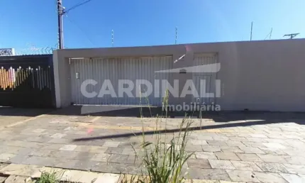 casa de três dormitórios sendo um suíte com duas vagas de garagem.