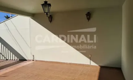 Lindo sobrado de esquina, completo de armários e com localização privilegiada.