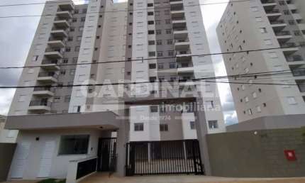 Apartamento com ótima localização, com armários planejados.
