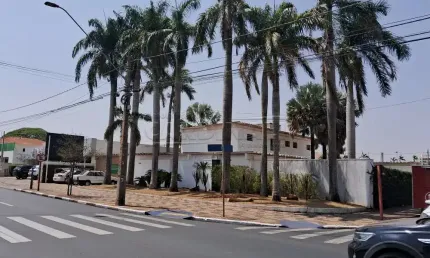 Prédio comercial na melhor e mais movimentada esquina da cidade, Rua mais movimentada da cidade