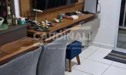 Apartamento com 2 dormitórios e vaga para 1 veiculo em São Carlos - SP