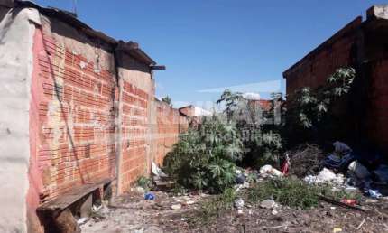 Terreno à venda na Rua Sebastião Campos Penteado, Ao Lado Do N°135, Cidade Aracy, São Carlos