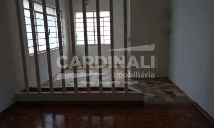 casa de três dormitórios no centro de São Carlos tanto residencial quanto comercial.