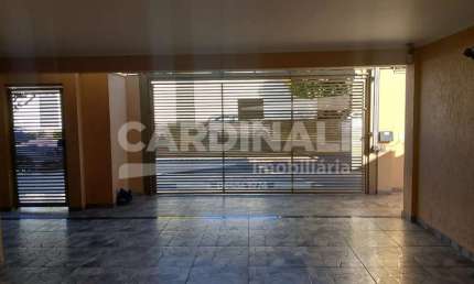 Casa com excelente localização, próximo a comércio.