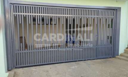 casa - excelente localização - garagem coberta - dormitórios amplos, sendo 1 suite