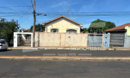 Imóvel Comercial e Residencial, em artéria de grande circulação de veículos.