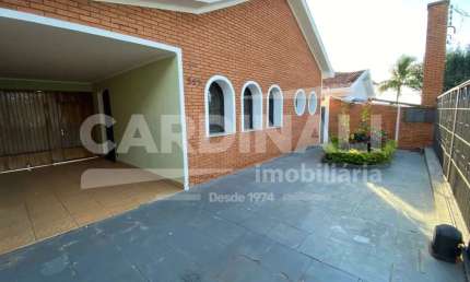 Linda casa térrea com acabamento de qualidade, ideal para quem procura conforto e praticidade.