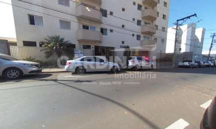 Apartamento com 3 dormitórios, sendo 1 suíte, 2 banheiros, cozinha, garagem e sala