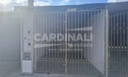 Casa com excelente localização, próximo a supermercados, escolas e creches.