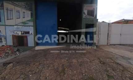 Barracão de 250 m com pé direito e 6 metros de altura e piso de concreto