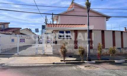 Sobrado à Venda em Condomínio Fechado, com 2 dormitórios. Próximo ao Parque Prado em Campinas/SP.