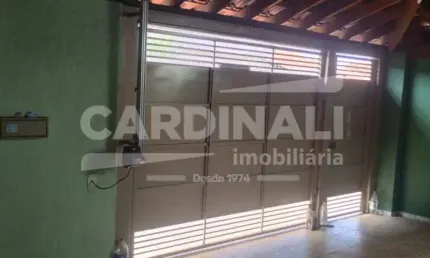 Casa com ótima localização, próximo a escolas e creches.
