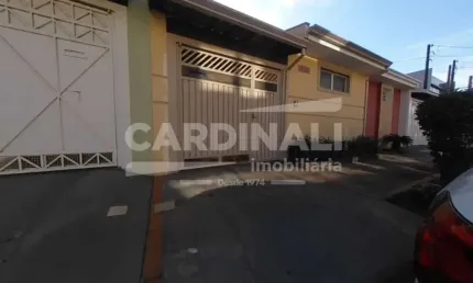 casa de três dormitórios sendo um suíte com três vagas de garagem.