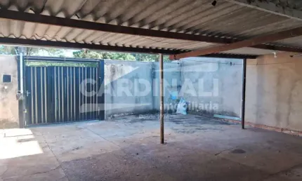 Casa com ótima localização, próximo a mercados, escolas a 5 minutos do centro da cidade.