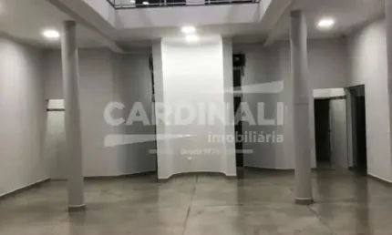 Salão comercial na vila brasília, 2 andares com 8 banheiros