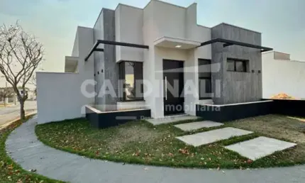 Casa com ótima localização, próximo a escolas e supermercados.