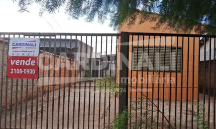 Casa com ótima localização em Rua principal de comércio