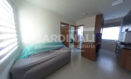 Apartamento com móveis planejados, condomínio com área de lazer completo.