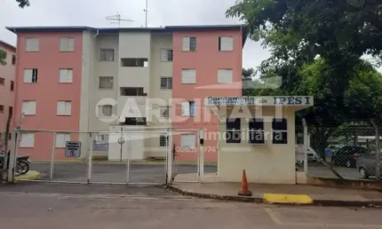 Apartamento com ótima localização, térreo e mobiliado.