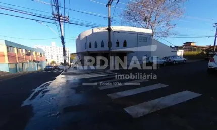 Imóvel comercial - excelente localização - salão amplo - com deck externo