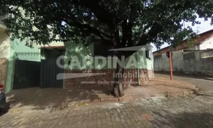 Casa com 03 dormitórios, sendo um suíte e localização privilegiada, no centro da cidade.
