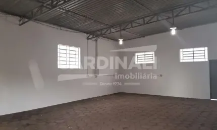 Barracão com ótima localização, pé direito alto e doca.