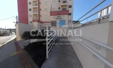 Apartamento de um dormitório ao lado da usp com uma vaga de garagem.