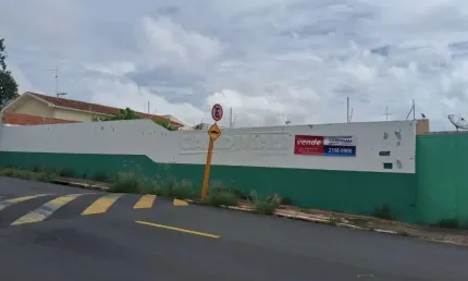 Terreno amplo em corredor comercial sendo um dos mais movimentados da cidade