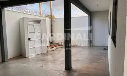 Casa nova, com lindo acabamento e ótima localização.