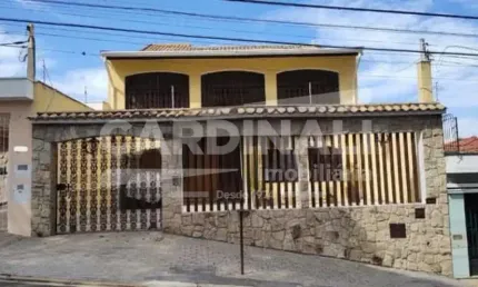 Sobrado com 5 quartos, suíte com hidromassagem e espaço gourmet na vila industrial