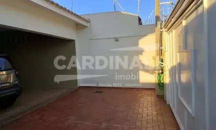 Sobrado com excelente localização, próximo a supermercados e comércio.