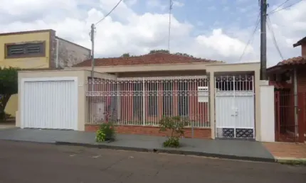 Casa com 3 dormitórios e 1 suíte na Vila Nery próxima a ETEC Paulino Botelho em São Carlos