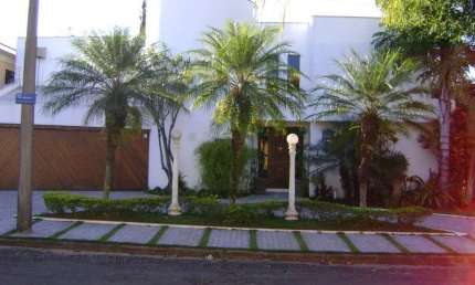 Casa com 4 dormitórios e 2 suítes na Vila Elizabeth próxima ao Terminal Rodoviário em São Carlos