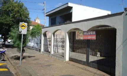 Casa comercial na Vila Prado próxima a Paróquia Santo Antônio em São Carlos