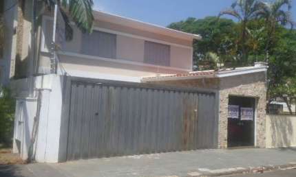 Casa sobrado com 3 dormitórios e 2 suítes no Centro em frente ao Restaurante Nanmi em São Carlos