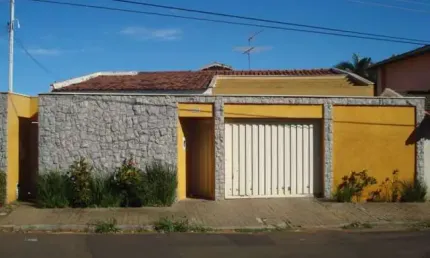 Casa com 2 dormitórios e 1 suíte no Jardim Paraíso próxima ao Shopping Passeio em São Carlos