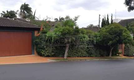 Casa com 4 dormitórios e 2 suítes, com piscina no Parque Santa Mônica próxima ao Hospital Santa Casa em São Carlos