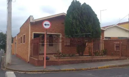 Casa com 2 quartos à venda na Avenida Bandeirantes, Esquina Com A Rua 13, 1640, Centro, Araraquara