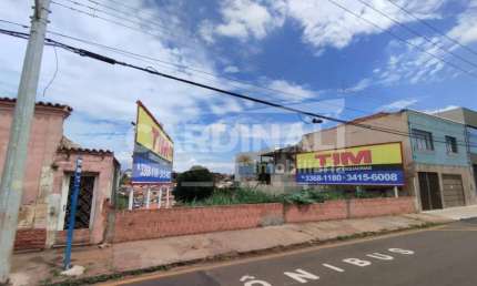 Casa com 2 quartos à venda na Avenida São Carlos, 497/509, Vila Lutfalla, São Carlos